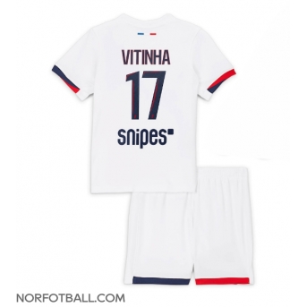 Billige Fotballdrakt Paris Saint-Germain Vitinha #17 Replika Bortedraktsett Barn 2025-26 Kortermet (med bukser)